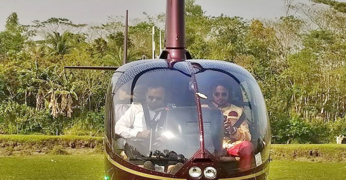 হেলিকপ্টারে চড়ে বিয়ে করলেন কাউন্সিলরের ছেলে