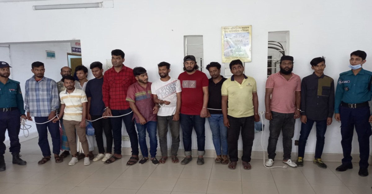 র্যাবকে মারধরের মামলায় গ্রেফতার ১৩