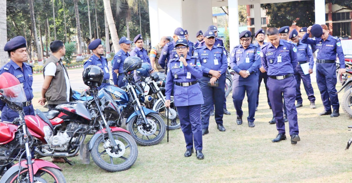 সবাইকে ট্রাফিক আইন মেনে চলতে উৎসাহিত করুন: এসপি সাদিরা