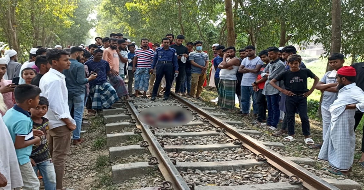 চাঁদপুরে ট্রেনে কাটা পড়ে অজ্ঞাত যুবকের মৃত্যু