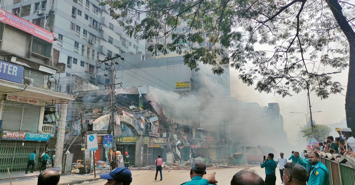 সায়েন্সল্যাবে ভবনে বিস্ফোরণ, পুরো এলাকা পুলিশের নিয়ন্ত্রণে