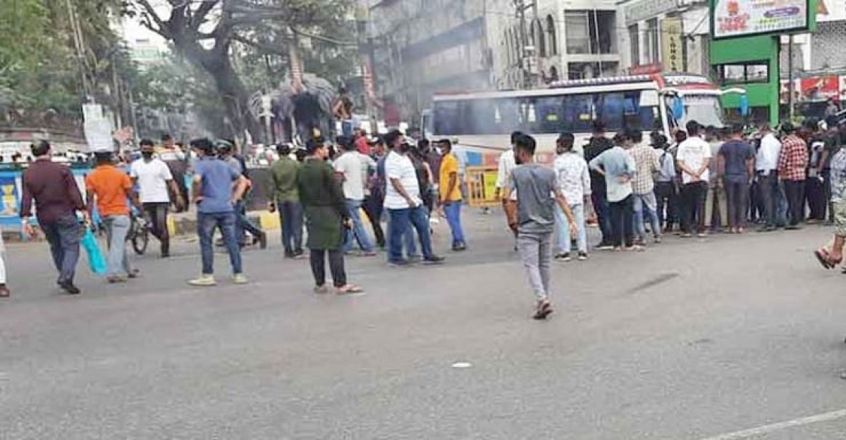 ধানমন্ডিতে ৩ কলেজের শিক্ষার্থীদের মধ্যে সংঘর্ষ, আহত ৩