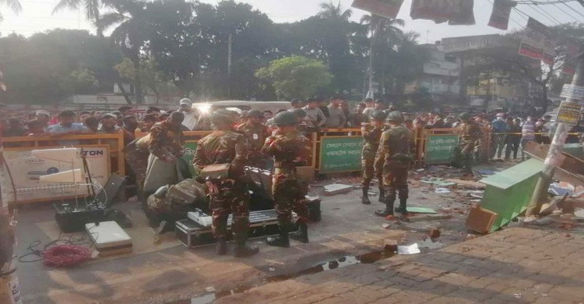 সায়েন্স ল্যাবের ঘটনাস্থলে সেনাবাহিনীর বোম্ব ডিসপোজাল ইউনিট