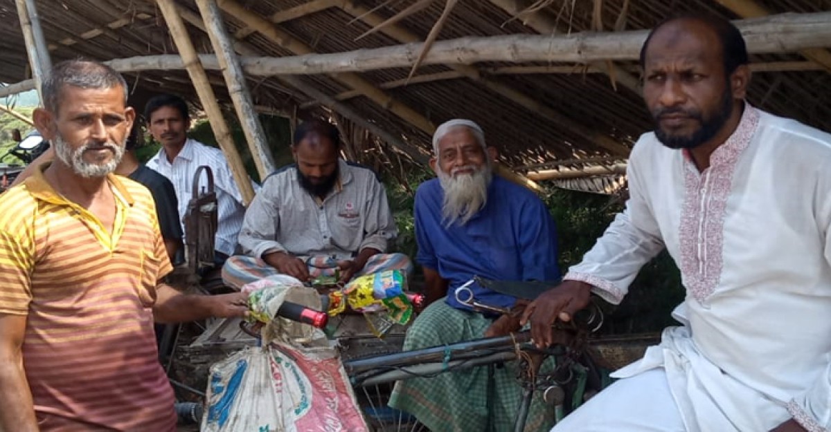 লাখ টাকা ফেরত দিয়ে ভ্যান চালকের বিরল দৃষ্টান্ত স্থাপন