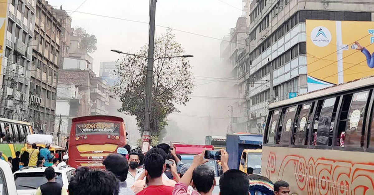 গুলিস্তানে ভবনে বিস্ফোরণ, বহু হতাহতের শঙ্কা