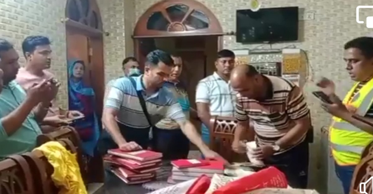 গাংনীতে স্ট্যাম্প-চেক ও মােটরসাইকেলসহ সুদ কারবারী আটক