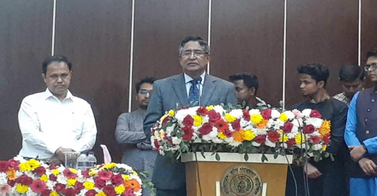 ভুলবোঝাবুঝি দুর করে শক্তিশালী ভেটেরিনারি গড়ে তুলতে হবে: রাজ্জাক