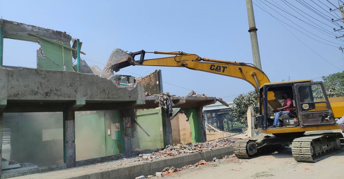 ঢাকা জেলা প্রশাসকের নির্দেশে ৯১ টি অবৈধ স্থাপনা উচ্ছেদ