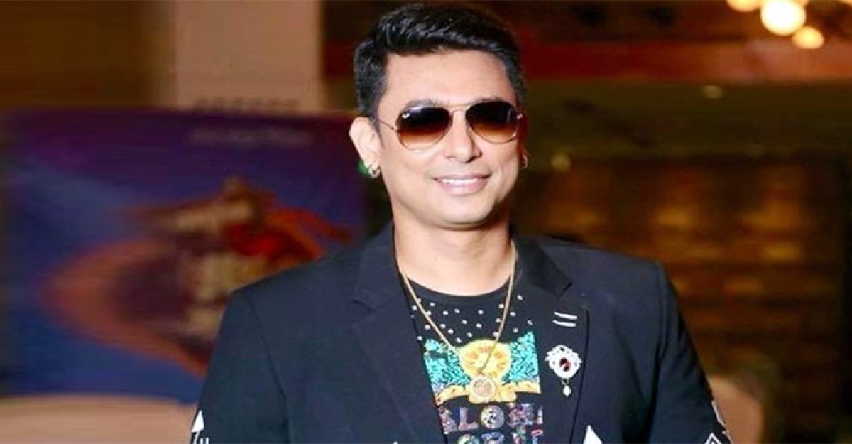 নিজেকে নিজের কাছেই প্রমাণ করার চেষ্টা করি