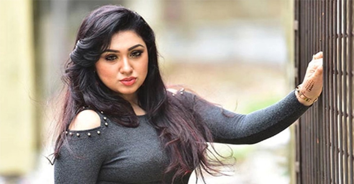 মঞ্চে পড়ে যাওয়া নিয়ে যা বললেন অপু বিশ্বাস