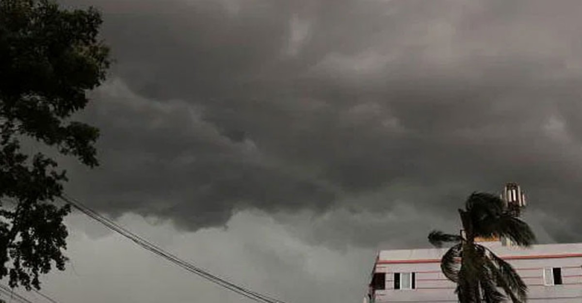 রাজধানীতে গুড়ি গুড়ি বৃষ্টি, হতে পারে কালবৈশাখী