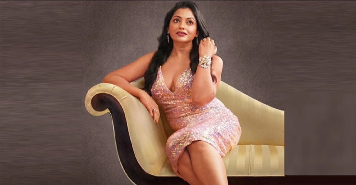 ভক্তদের চমকে দিলেন নিপুণ