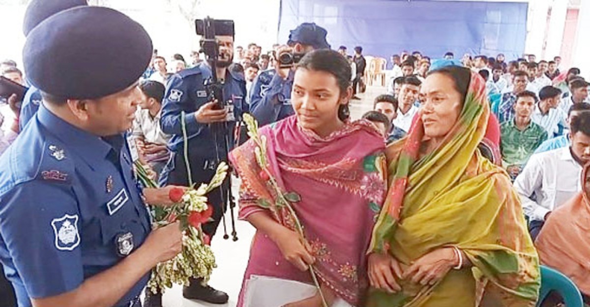 গাইবান্ধায় ১২০ টাকায় পুলিশে চাকুরি পেলেন ৯১ জন প্রার্থী