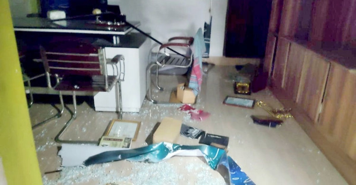 নায়িকা মাহিয়া মাহির স্বামীর শো-রুমে দুর্বৃত্তদের হামলা