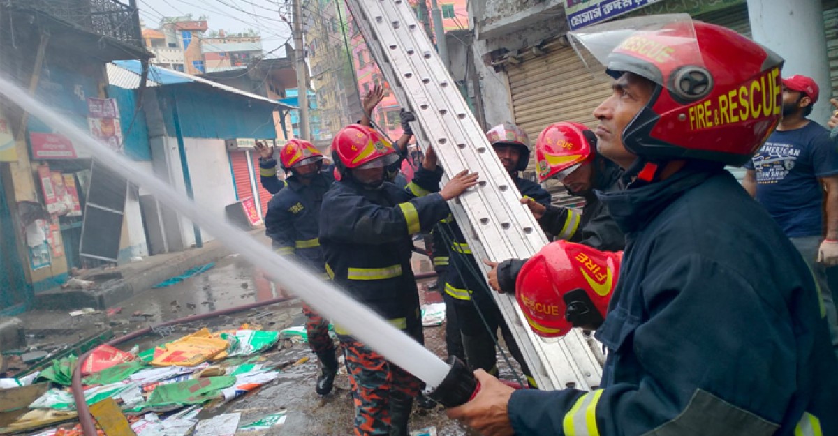 নারায়ণগঞ্জে ভবনে আগুন, নিহত ১