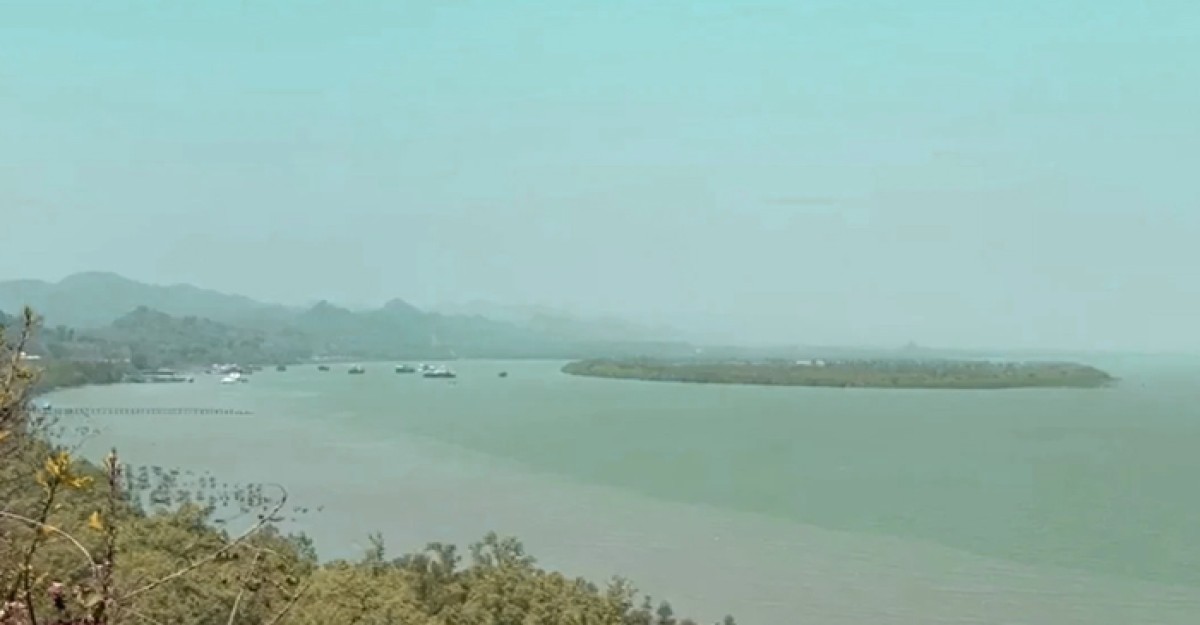 কক্সবাজারে নাফ নদীতে 'গোলাগুলির পর' দুই লাখ ইয়াবা উদ্ধার