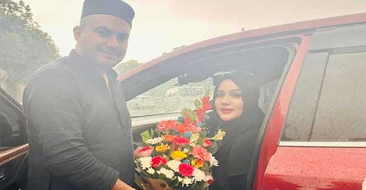 দেশে ফিরলেন মাহির স্বামী