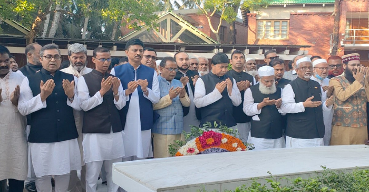 বঙ্গবন্ধুর সমাধিতে সিরাজগঞ্জ জেলা আ.লীগের শ্রদ্ধা