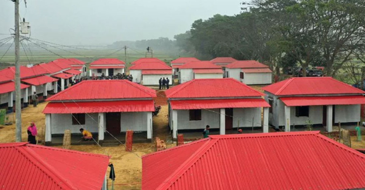 একদিনে স্থায়ী ঠিকানা পেল ৪০ হাজার মানুষ