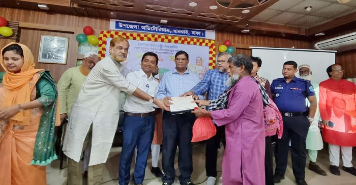 ধামরাইয়ে গৃহহীন পরিবারের মাঝে ঘর হস্তান্তর