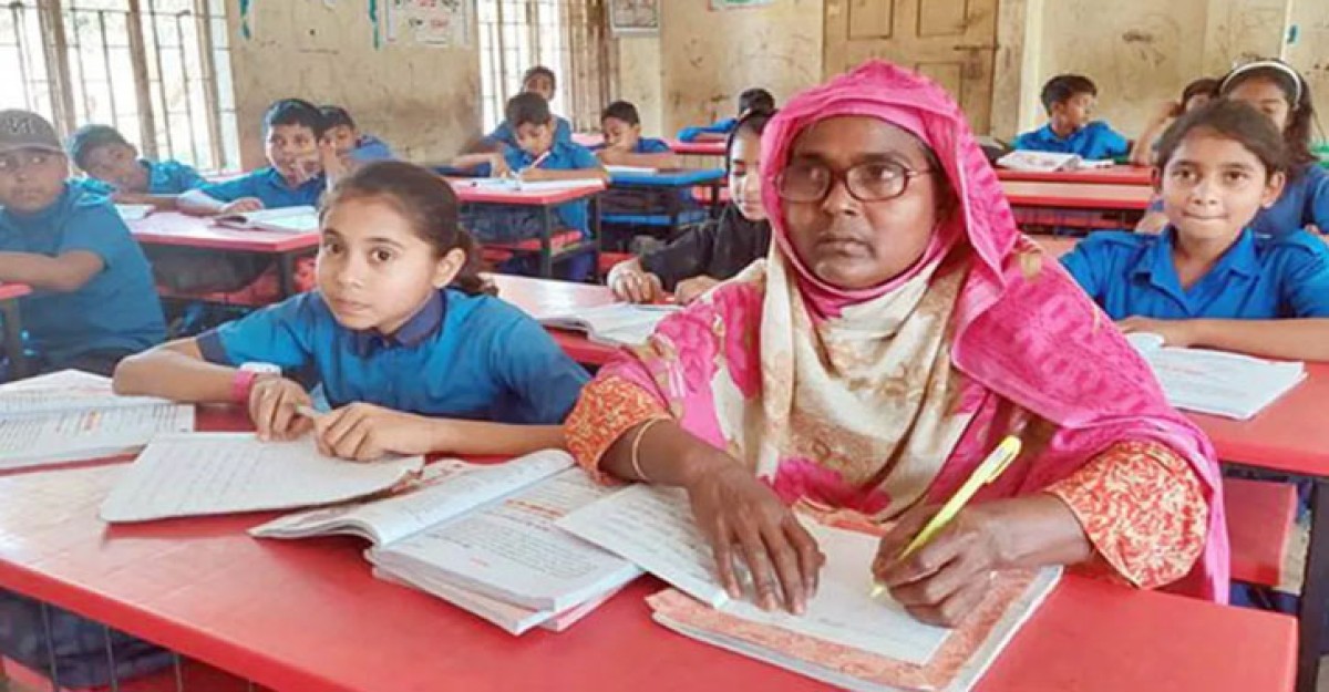 পঞ্চম শ্রেণির ছাত্রী ঝিনাইদহের ৫১ বছরের হাসিনা