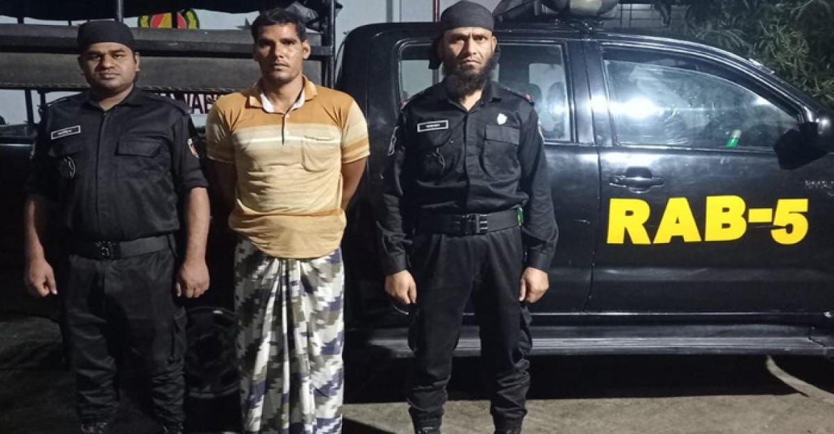 চাঁপাইনবাবগঞ্জে ফেন্সিডিলসহ মাদক ব্যবসায়ী গ্রেফতার