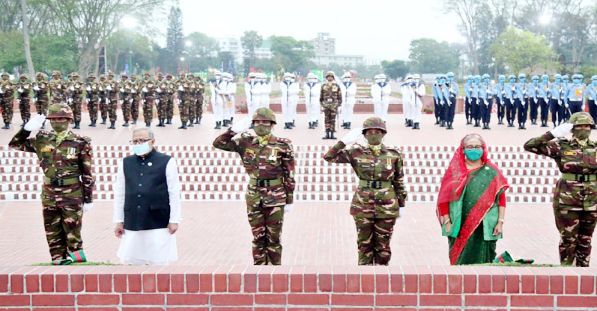 জাতীয় স্মৃতিসৌধে রাষ্ট্রপতি ও প্রধানমন্ত্রীর শ্রদ্ধা