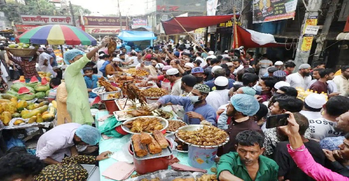 তৃতীয় দিনে জমজমাট চকবাজারের ইফতার বাজার