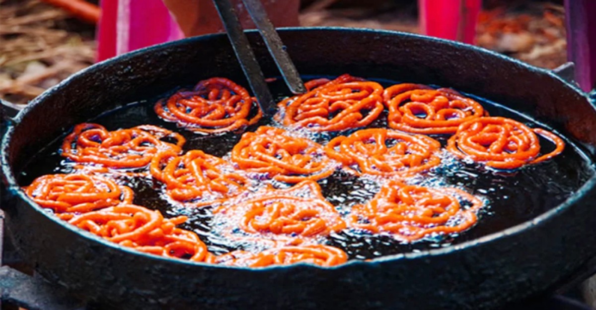 জিলাপির কড়াইয়ে পড়ে জাতীয় পার্টি নেতা দগ্ধ