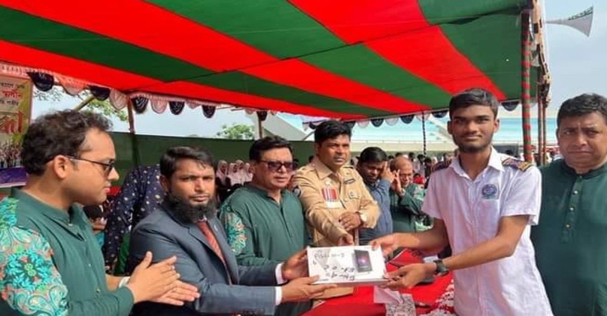 ভাঙ্গায় প্রধানমন্ত্রীর উপহারের ট্যাবলেট কম্পিউটার পেল ১৫৬ জন শিক্ষার্থী