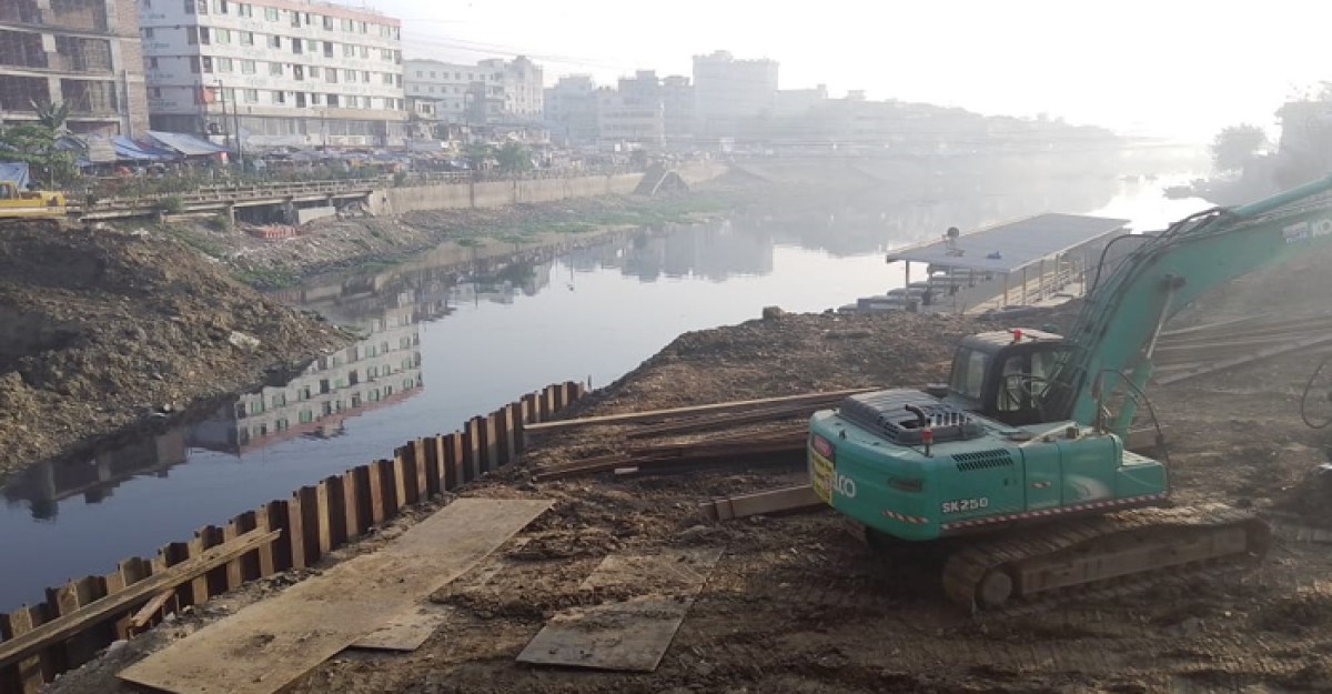 সেতুর বাধে মৃত প্রায় তুরাগ নদ,পানি প্রবাহ বন্ধ