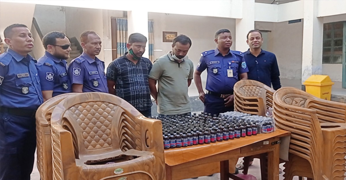 ডিবি পরিচয়ে ২৫০ বোতল ফেনসিডিল পাচার,গ্রেফতার দুই যুবক