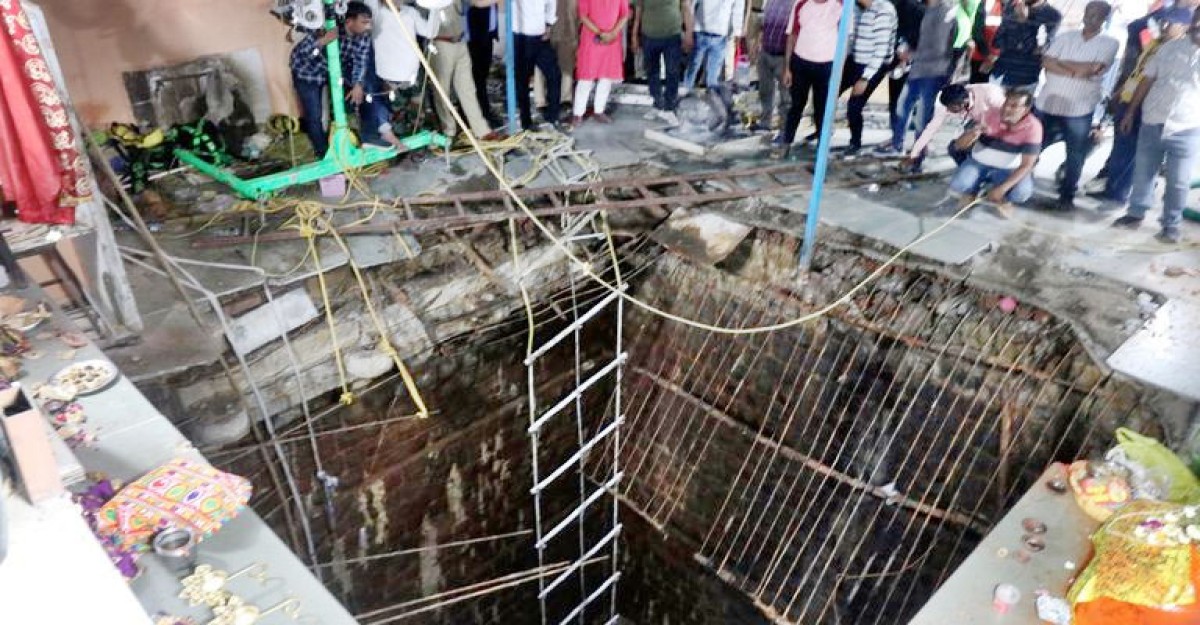 মন্দিরের কুয়ার ছাদ ধসে প্রাণ গেল ৩৫ জনের