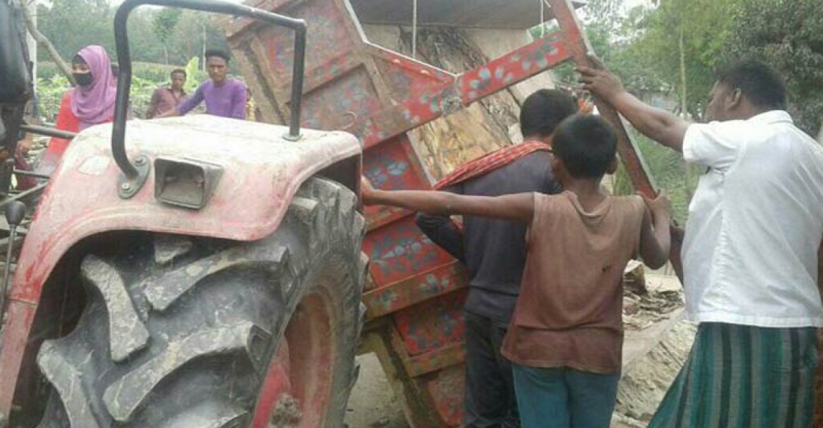 নীলফামারীতে ট্রাক্টর উল্টে শিশুর মৃত্যু