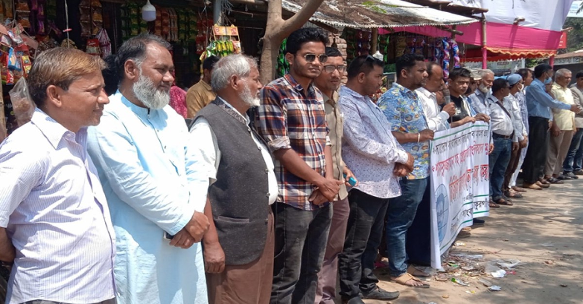 পীরগঞ্জে ডিজিটাল নিরাপত্তা আইন বাতিলের দাবীতে মানববন্ধন