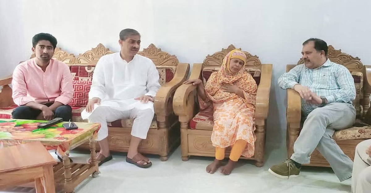 সাংবাদিক শামসুজ্জামানের বাসায় বিএনপির মিডিয়া সেলের সদস্যরা