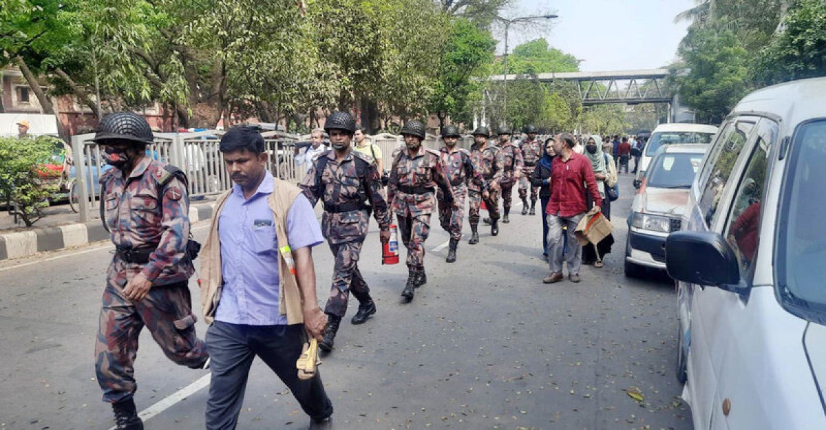 বঙ্গবাজারের ঘটনাস্থলে পরিস্থিতি নিয়ন্ত্রণে বিজিবি মোতায়েন