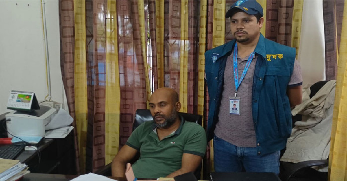 ঘুষের টাকাসহ শরিয়তপুরের বিসিকের উপব্যবস্থাপক গ্রেফতার