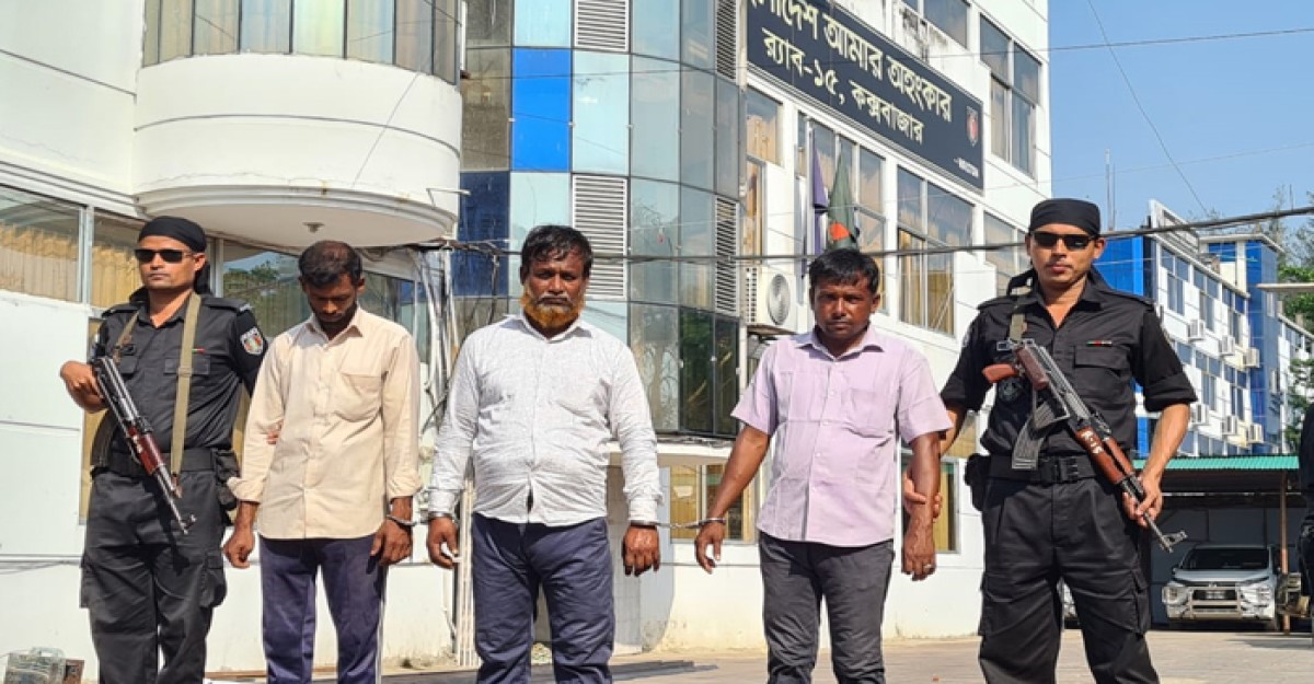 সশস্ত্র রোহিঙ্গা গোষ্ঠি ‘আরসা’র অস্ত্র সরবরাহকারি হোতাসহ আটক ৩