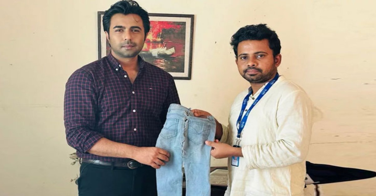 পোড়া কাপড় কিনে ক্ষতিগ্রস্তদের পাশে অপূর্ব