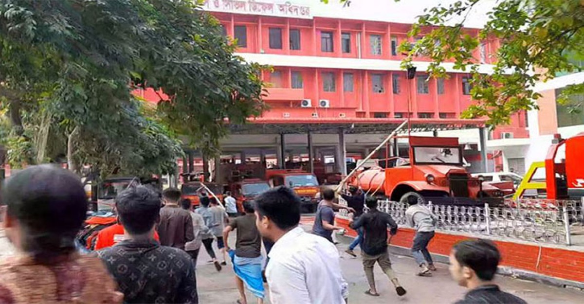 ফায়ার সার্ভিসে হামলা-ভাঙচুর, ৩ জন রিমান্ডে