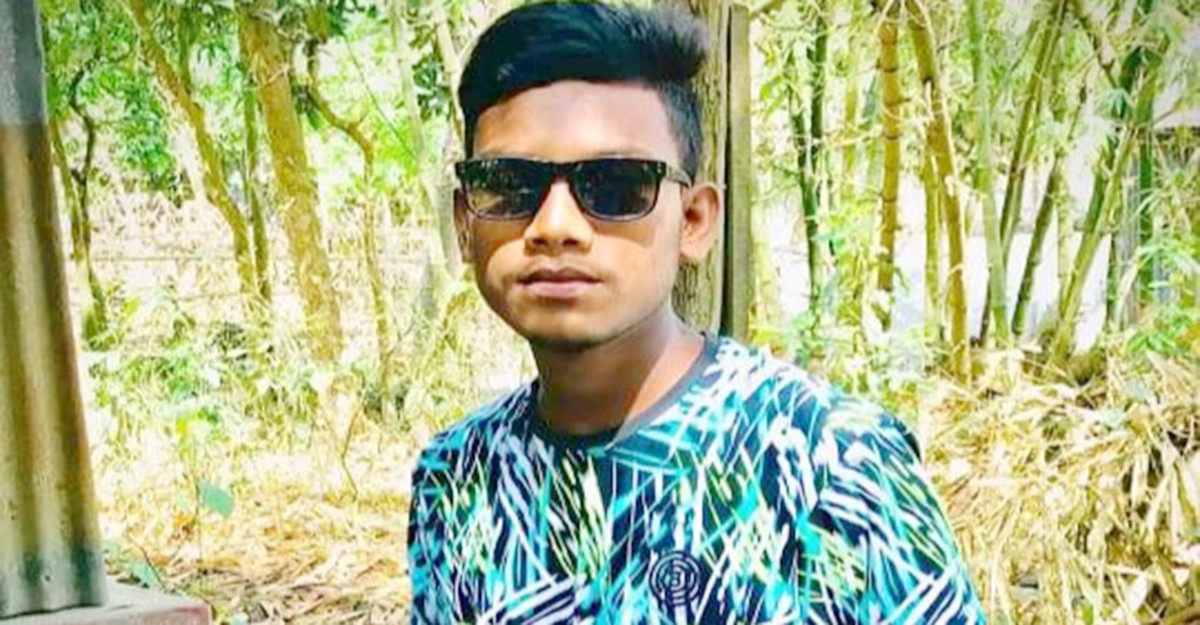 টিসি দেওয়ায় প্রধান শিক্ষককে কোপাল বহিষ্কৃত ছাত্র