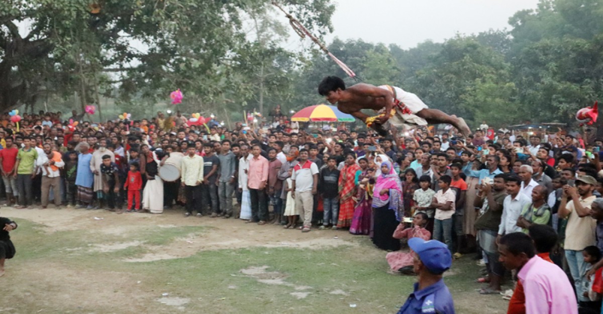 ফুলবাড়ীতে ঐতিহ্যবাহী চড়কসহ গ্রামীণ মেলা অনুষ্ঠিত