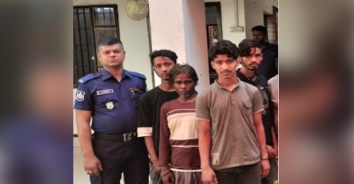 শ্রীনগরে চোরাই রডসহ গ্রেফতার ৩