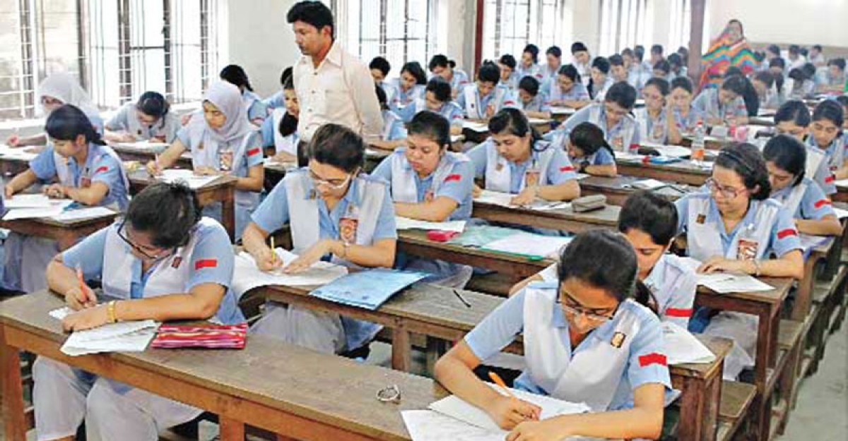 পেছাচ্ছে এইচএসসি পরীক্ষা