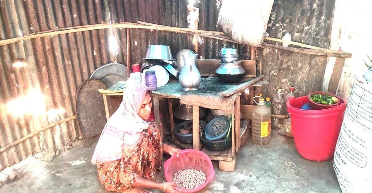 পুরান ছেঁড়া কাপড় দিয়া ঈদ কইরমো