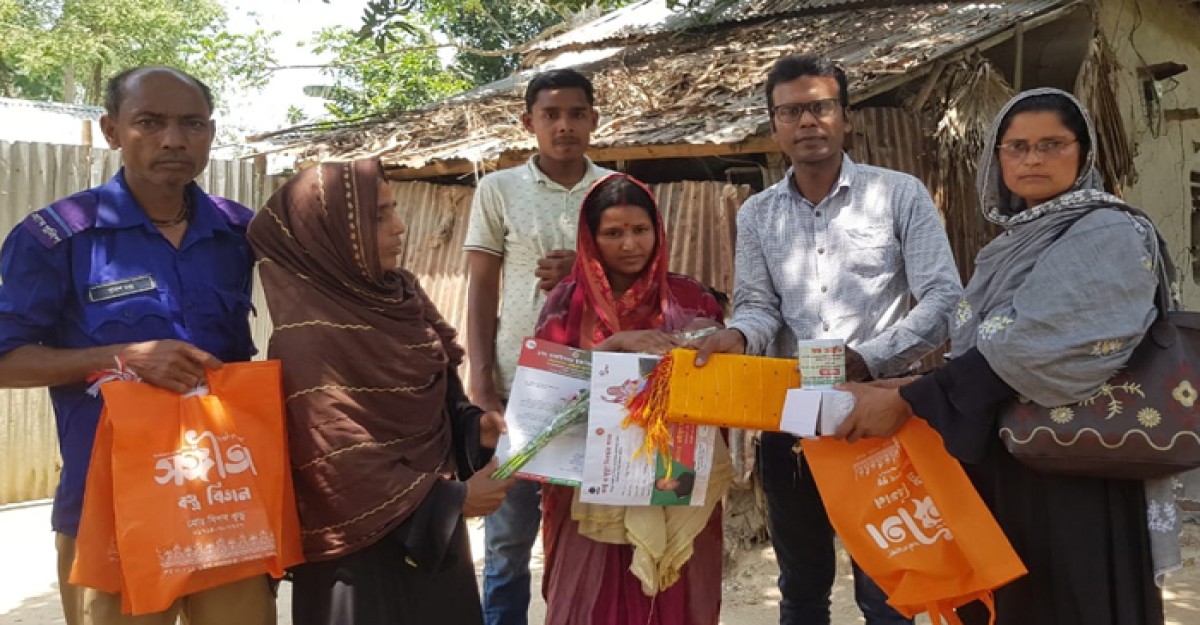 রায়গঞ্জে নবজাতকের মায়ের মুখে বৈশাখী হাসি