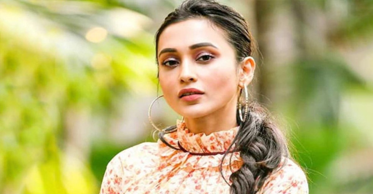 দুর্ঘটনার কবলে মিমি চক্রবর্তী