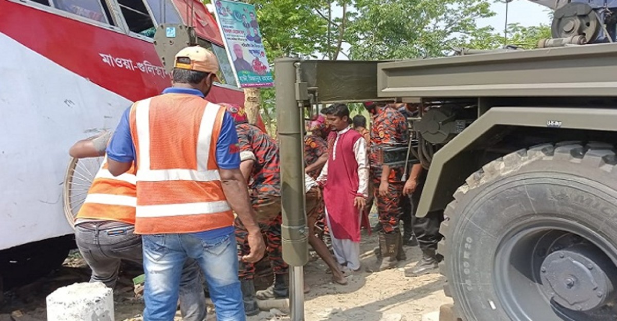 জাজিরায় বাসের ধাক্কায় অটোরিকশা চালক নিহত