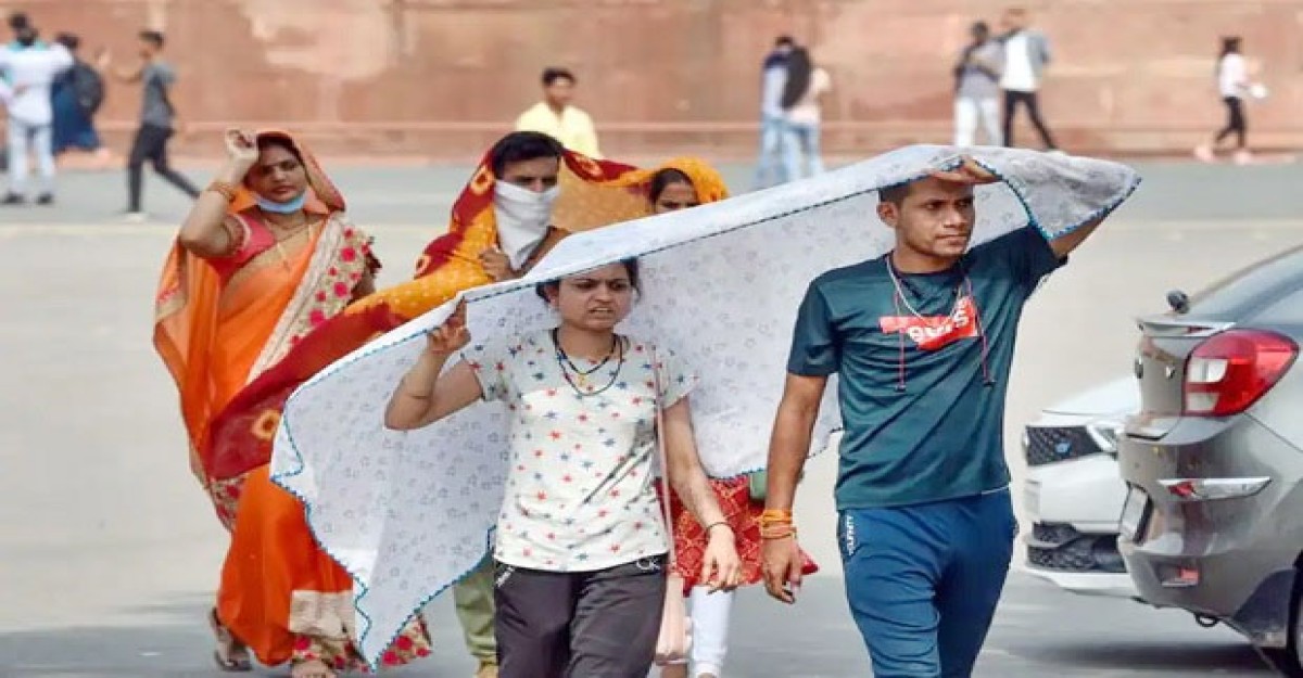 প্রচণ্ড তাপে পুড়ছে দিল্লি-লাহোর